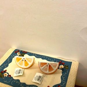 Orange and grapefruit slice salt and pepper shakers